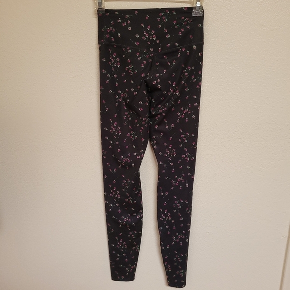 NIKE Women's Dri-FIT One Luxe Black Roses Size XS Full Length Leggings - Picture 3 of 8